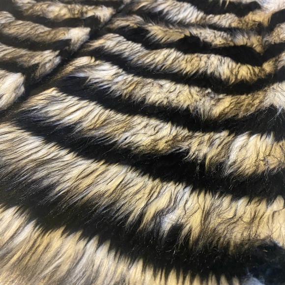 Faux Fur Vest - Picture 2 of 6